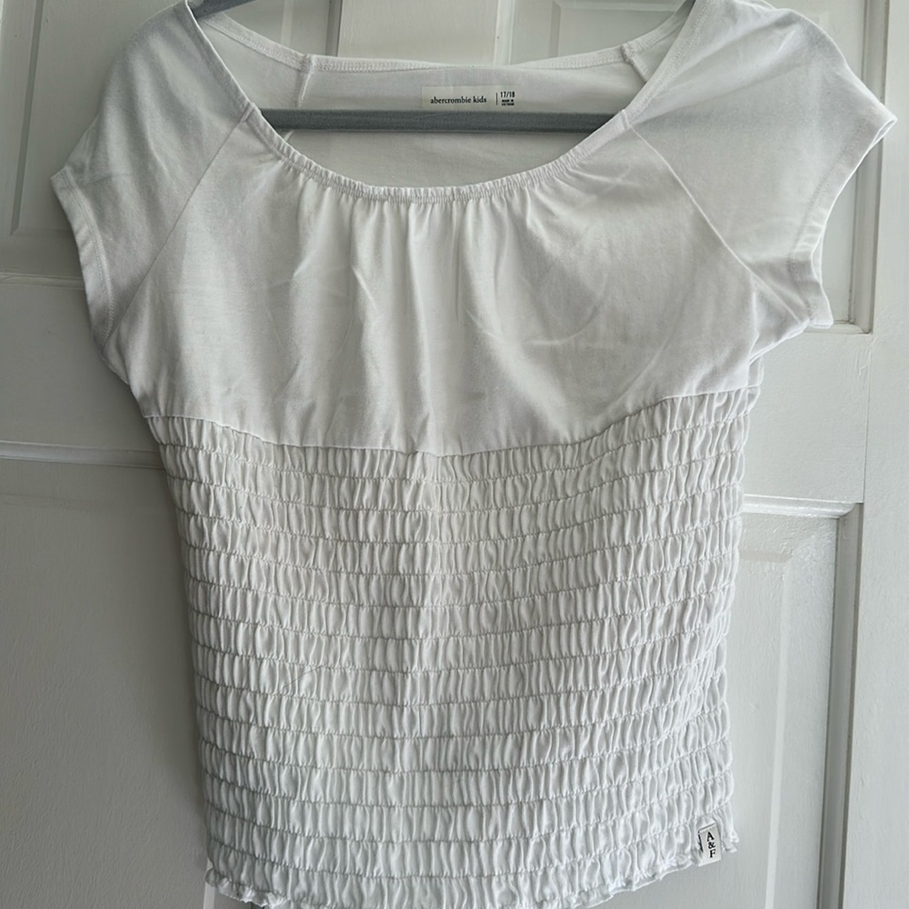 Girls Abercrombie white smocked detail tee